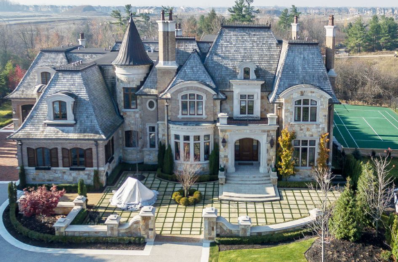 Navigating Luxury: The Kleinburg Real Estate Market post thumbnail image