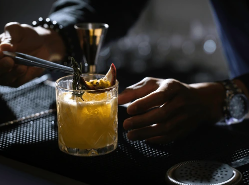 Mixology Mastery: Unleashing Your Potential at Bartending School post thumbnail image